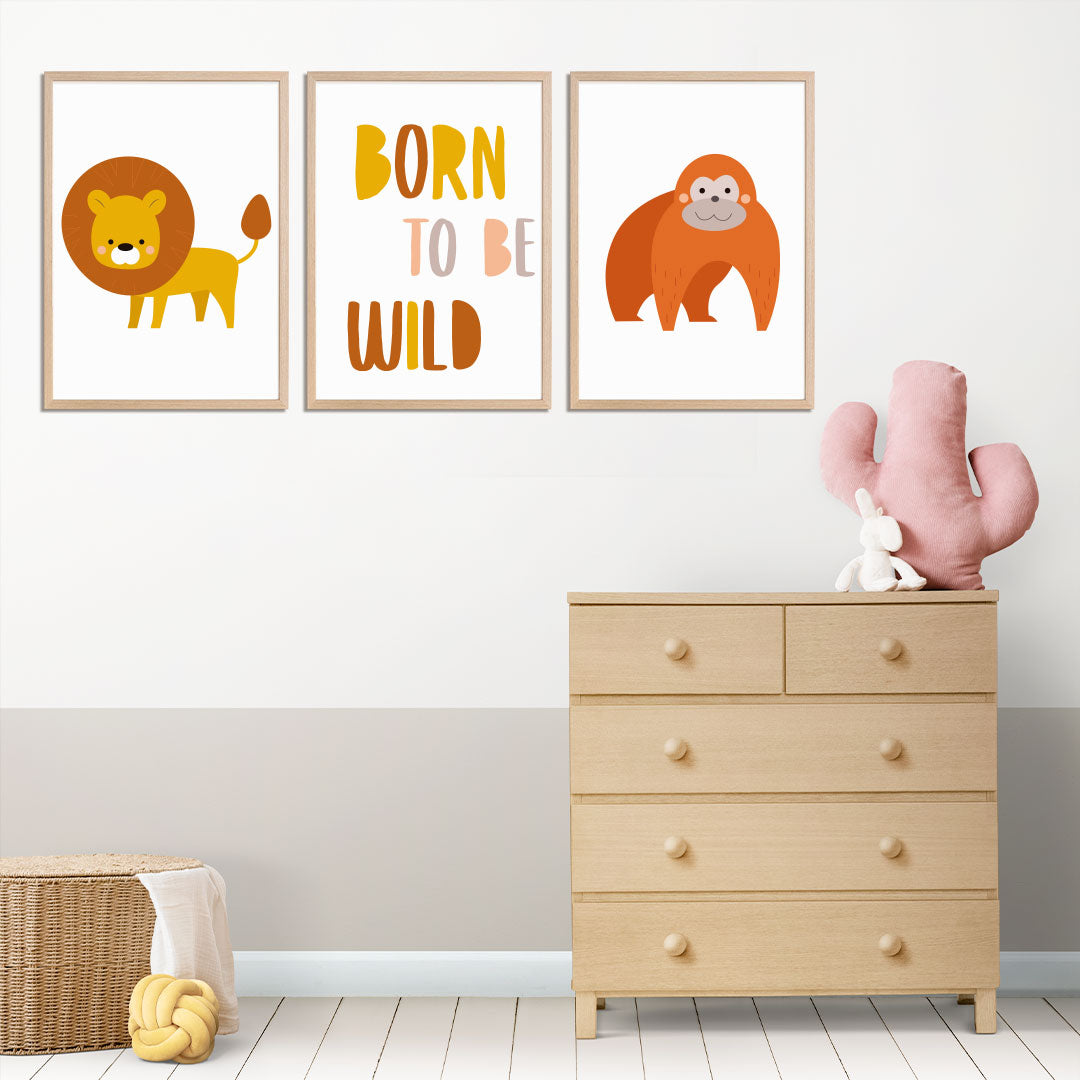Cuadros impresos con ilustraciones de animales para decorar el cuarto de un bebé en El Salvador.