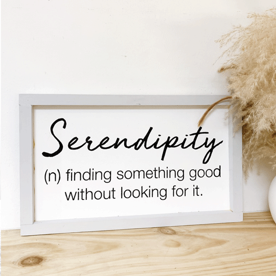 cuadro de madera con la palabra Serendipity y su significado