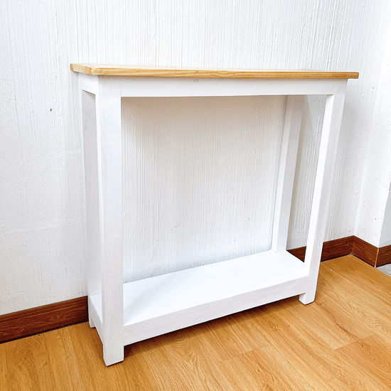 Mueble de madera blanco con estilo rústico